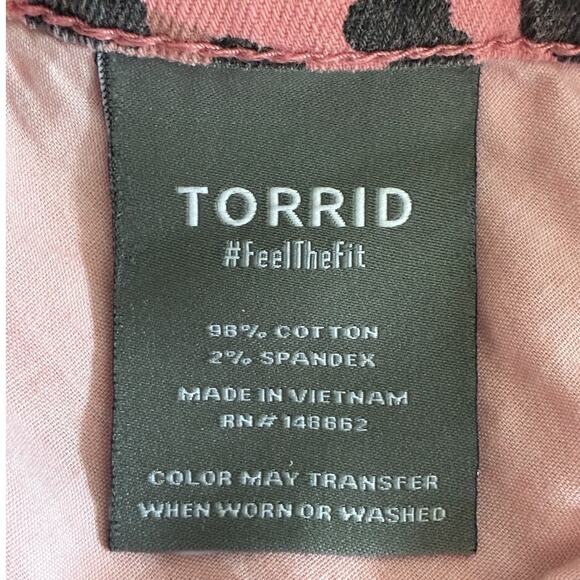 Torrid #FeelTheFit Vintage Stretch pink leopard cut off shorts - Picture 4 of 4